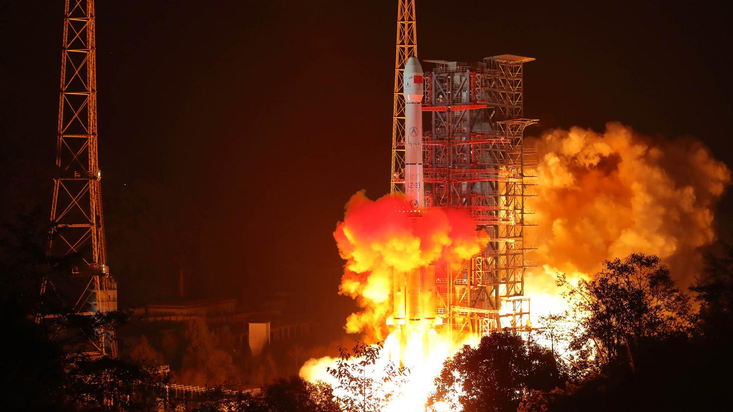 嫦娥四号成功飞天奔赴月宫：展现中国航天雄心