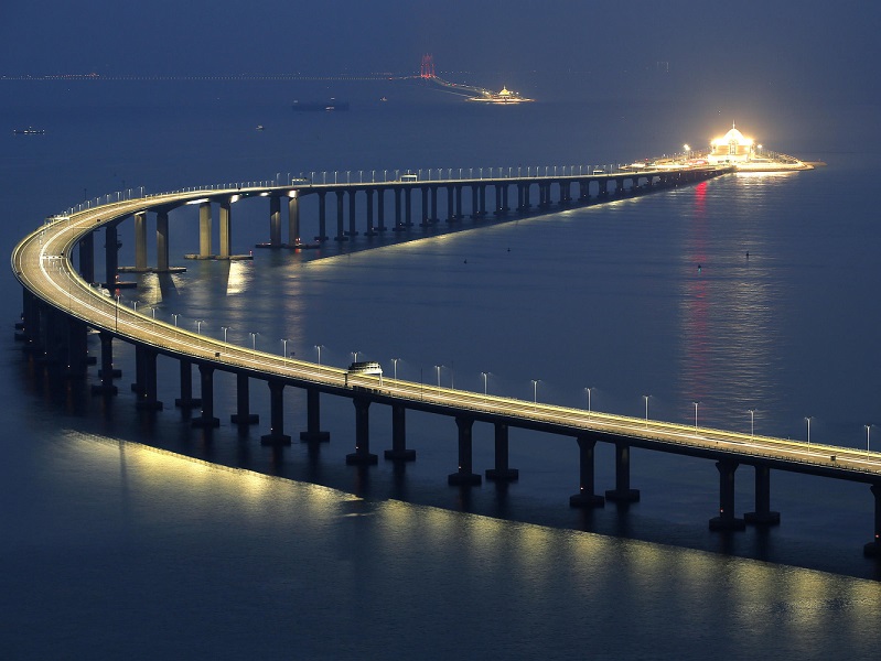 巨型桥梁建成——香港与大陆的纽带（视频）