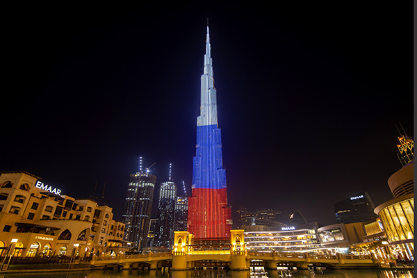 Самое высокое здание в мире окрасилось в цвета российского флага