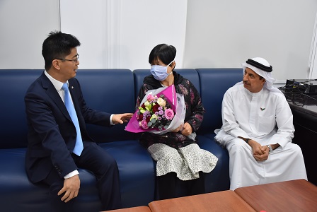李旭航总领事慰问阿联酋首例康复治愈的新冠肺炎患者