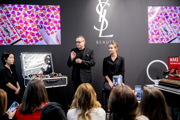 圣罗兰YSL 美妆精品店在迪拜盛大开幕