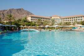 Unforgettable vacation at Fujairah Rotana Resort &amp; Spa 
