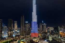 Небоскреб «Бурдж-Халифа» в Дубае окрасили в цвета российского триколора