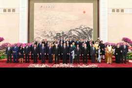 中国领导人欢迎出席第二届“一带一路”国际合作高峰论坛的外方领导人夫妇及嘉宾