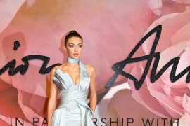 Dressed in Atelier Versace, Gigi Hadid scoops International Model of the Year in London!